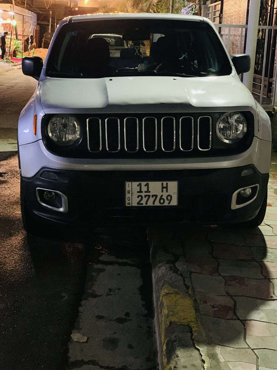 السلام عليكم سيارة جيب رينكيد  سبورت موديل 2018 وارد أمريكي بيها ثلاث قطع صبغ بنيد وجاملق الأمامي الأيسر و جاملق الخلفي الأيسر ماشية 68 كيلو مواصفات بصمه و شاشة كبيرة تدعم الكار بلي و كشن مخمل و سايد بريك بصمه و تحكمات ستيرن المكان بغداد حي الجودين سعر 113وبيها مجال رقم ***********
