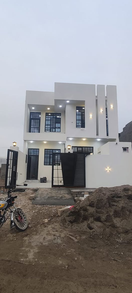 السلام عليكم متاح مشتمل 150 بي 4 غرف بناء حديث و بصف الخدمي موقع كلش حلو بيت جديد شغل درجه اولا سعره 82 و بي مجال باقي التفاصيل ***********
