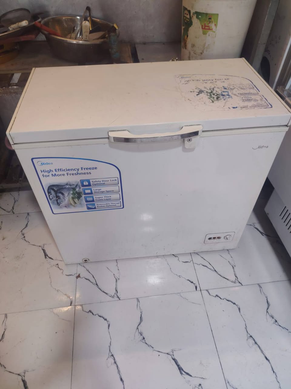 السلام عليكم 
اغراض مطعم كامله تفاصيل داخل الفديو اغراض غلبيتها تركي المنشاء مستعمله شي قليل  اللبيع شلع العنوان 
بغداد العبيدي ***********،او، ***********
