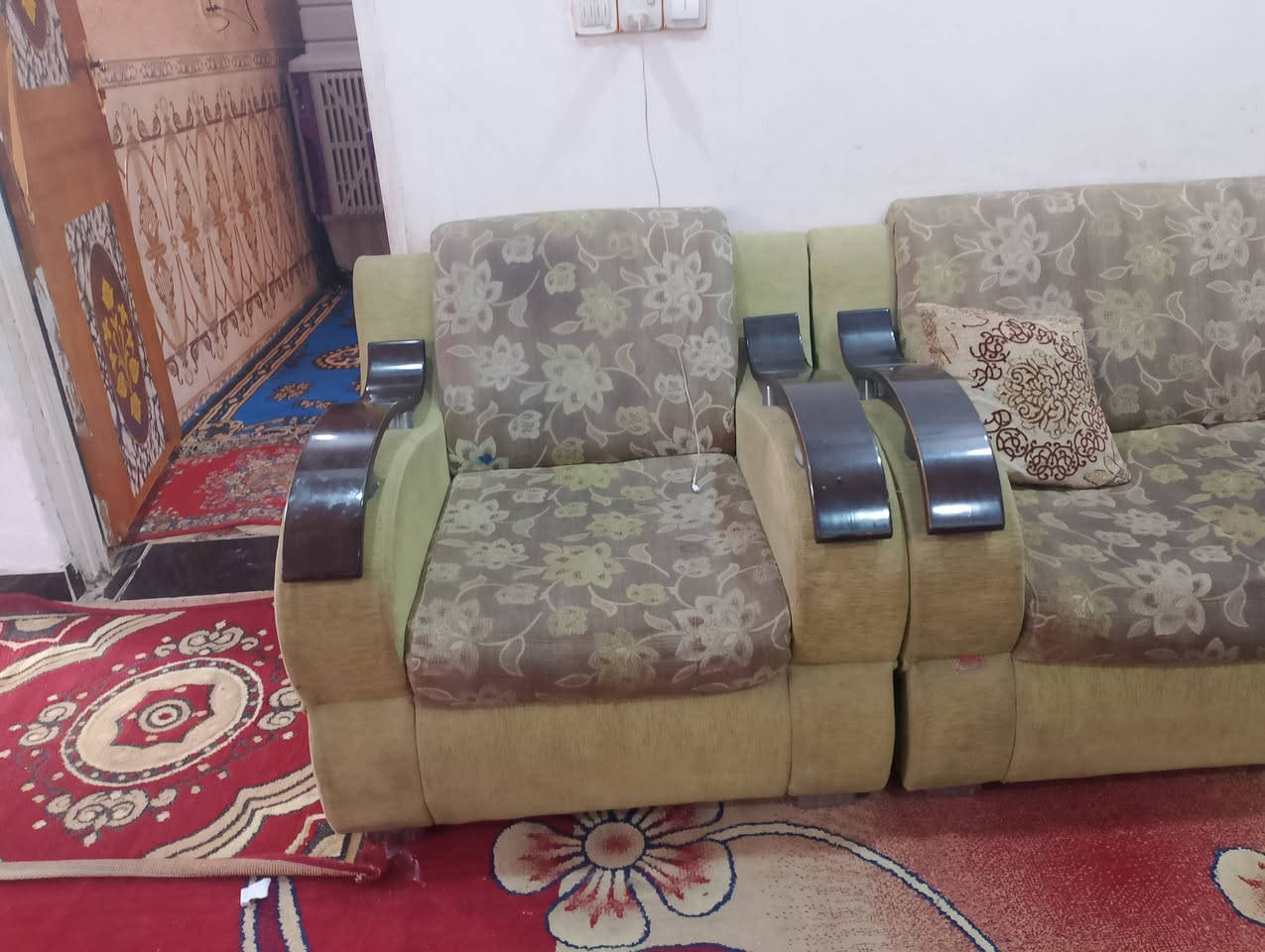 قنفات نضيفات للبيع مابيهن ضرر المكان ديوانيه سنيه السعر ٢٢٥ وبيهن مجال قليل ***********
