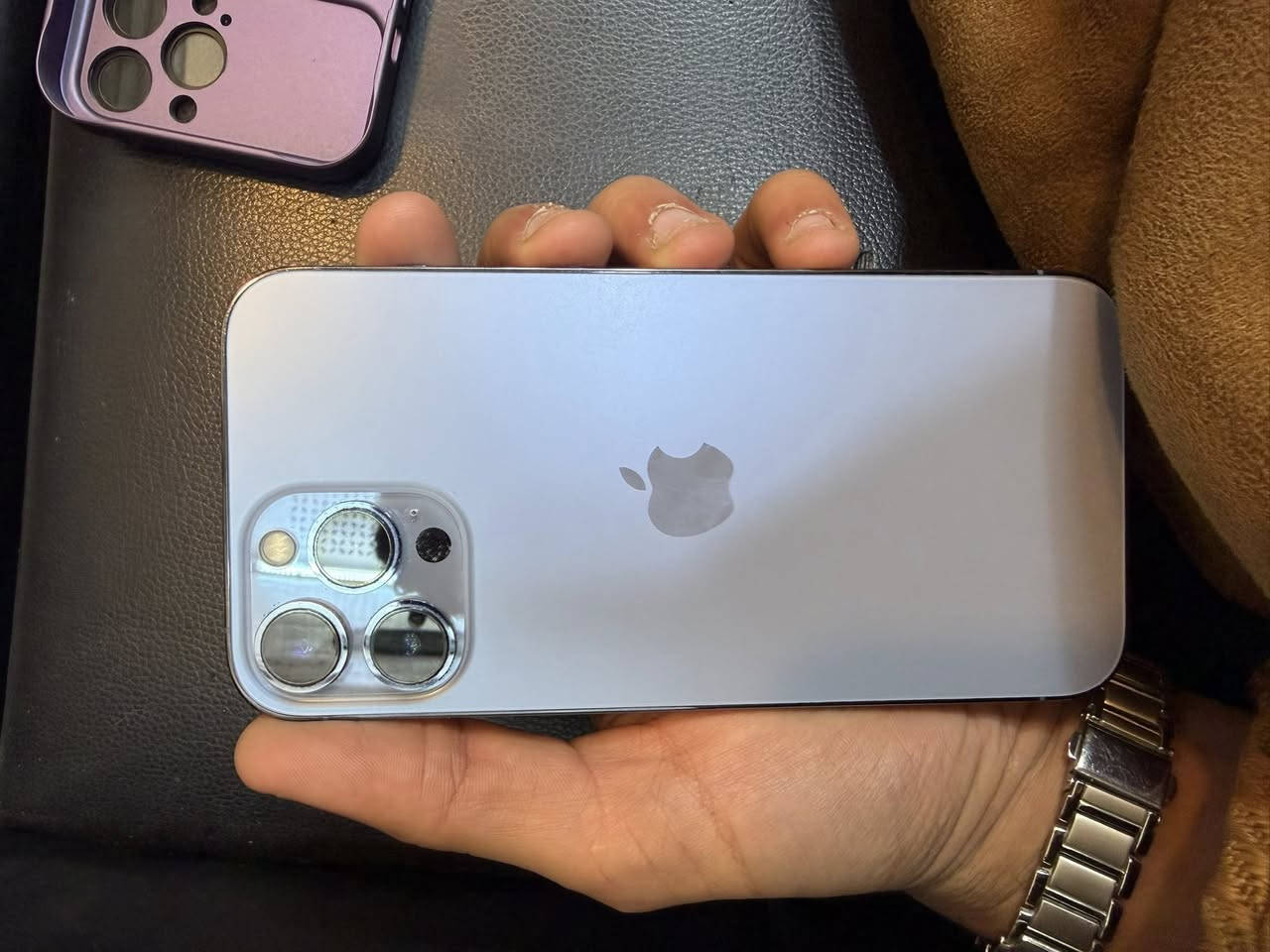 السلام عليكم ١٣ برو ماكس ذ٢٥٦ بطاريه ٨٦ مبدل شاشه اصليه فقط الباقي كله مكفول الجهاز كلش حلو ونضيف مراوس باقل مع فرق او بيع مستعجل 
*********** واتساب فقط متواجد ماسنجر مكاني بغداد العبيدي
