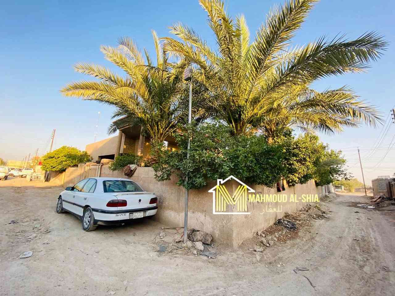عقار للبيع في حي الجبيرية الثانية خلف التجاري ركن المساحة 560 الواجهة 25 والنزال 20 .

يتكون من 4 غرف نوم وصالة واستقبال ومطبخ وكراج كبير مع حديقة كبيرة. 

( العقار مناسب جداً ) 

للاستسفار الاتصال : مكتب المحمود للعقار آو مراسلة صفحتنا الشخصية.

***********
