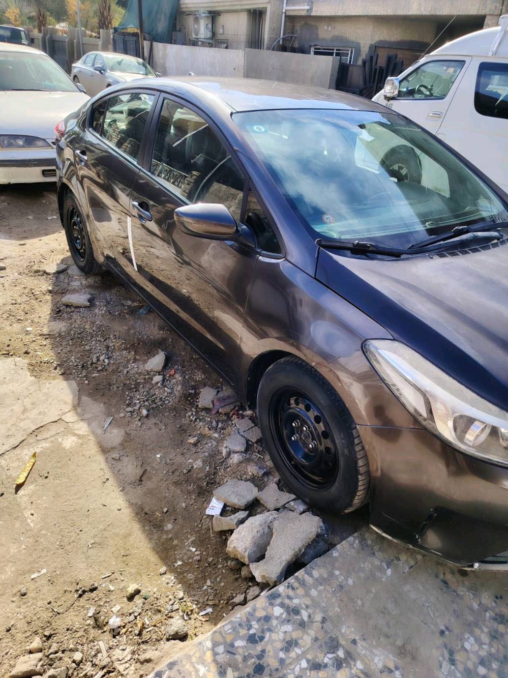 فورتي للبيع 18 ماشيه 141 الف البنيد سبق او جاملق والباب شويه كلير المحرك مفتوح مقفل رواجز او كازكيت بيهه طخات خفيفه مكاني بغداد الدوره ***********