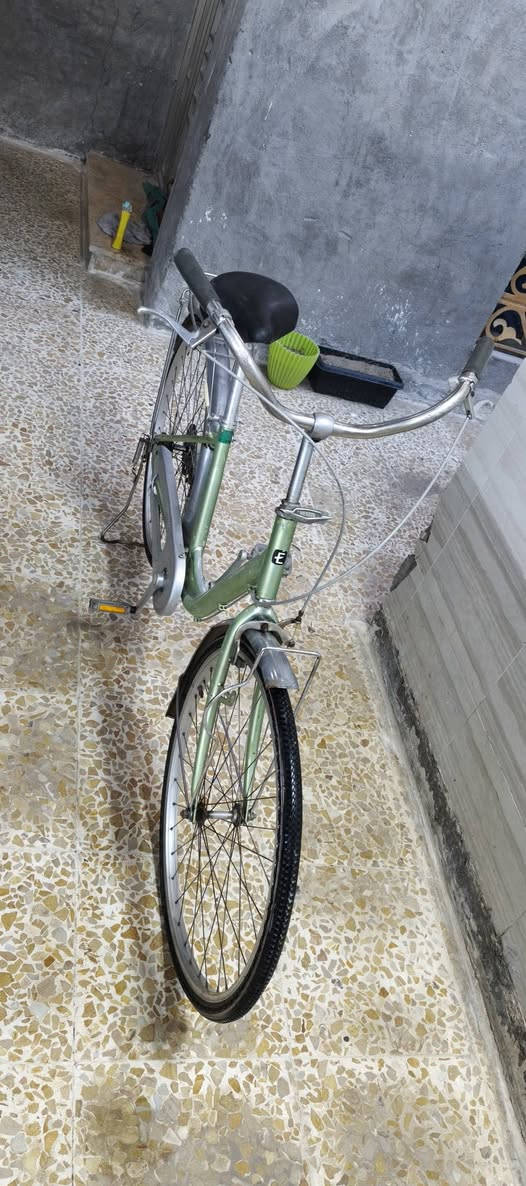 سلام عليكم باسكل بناتي حجم 26 لبلسكل مكفول حلو ونضيف سعر 75مكان تاجي سبع البور ***********🩵
