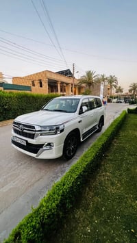 للبيع لاندكروز 2021 فول  ماشيه 62 السياره كفالة عامة  رقم بغداد بأسمي ...