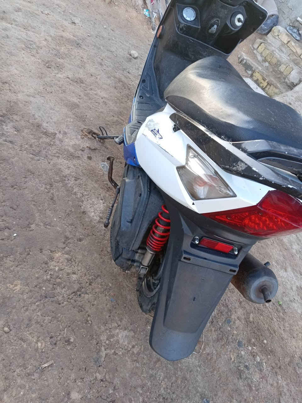 السلام عليكم شباب دراجة ماكس ثعلب للبيع السعر ٤٠٠ بيهة مجال هاذا رقمي *********** الشراي يتصل عنوان بغداد حي العامل
