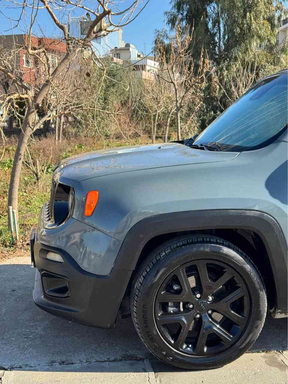 Jeep renegade 2017 بەناوی خوای گەورە 
2.4 litr
75000 mile
 دوپارچەی بۆیاخە بی ناوگرتن ئیرباگ سیستەم سەیارەکە زۆر تازەیە. دەبل گێر .تەحدیل سورعە . بەسمە و شەغال رەقەم و سەنەوی تازەیە فولە بەس سلایت نیە سپیری دانەبەزیوە  سەیارەکە کامل جایزە بی ساردوشوخت شوین سلیمانی سعر121 گەڵا رقم تلفون🩶***********🩶***********🩶 السليمانية, العراق
