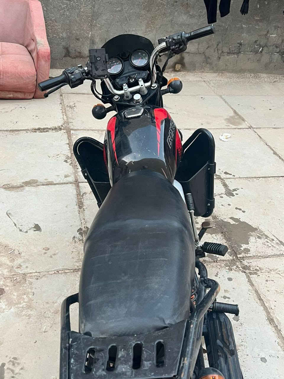 السلام عليكم  بوكسر موديل 22 محرك جديد هوه وتفرعاته 2023 مكفول دراجة بسمي شرط التحويل السعر 2200 وبيها مجال
***********
