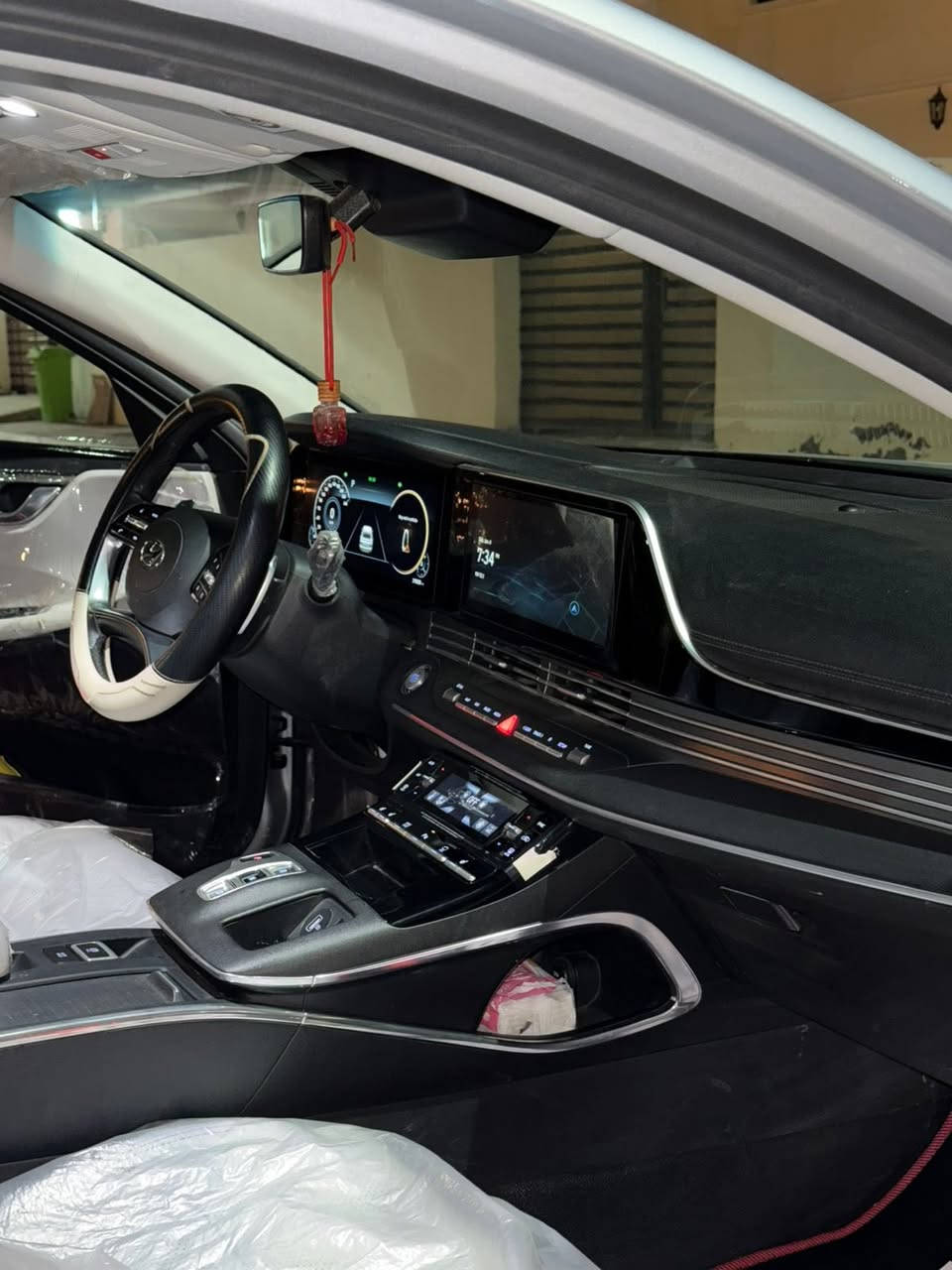 السلام عليكم 
للبيع أو مراوس حسب القناعة ازيرا 2023 ماشية 48 الف المواصفات كلها مبينه مكفوله من الحادث و التبديل بالصور للتواصل واتساب فقط ***********
