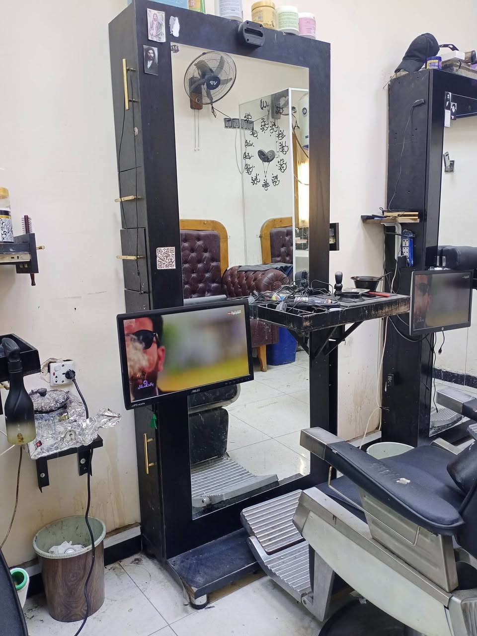 تخم صاج تفصل مو سوكي كلش ثكيل العرض 4متراو36سانتيم
عرض القعد 63
ارتفاع50
مفصول قطعتين ولضهر تعليك
وبنسبه للميوزه عدد 4 هم تفصال مو سوكي ولخشب مالتهن تركي اونضافتهن 80% 
عرض85
ارتفاع 2متر 5سانتيم
عمق 25
ليحتازهن اتصل عل هذه الرقم ***********
