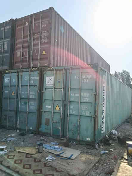 سلام عليكم حاويات 12 متر نضيفه سعر 25 ورقه مكان بغداد ***********
