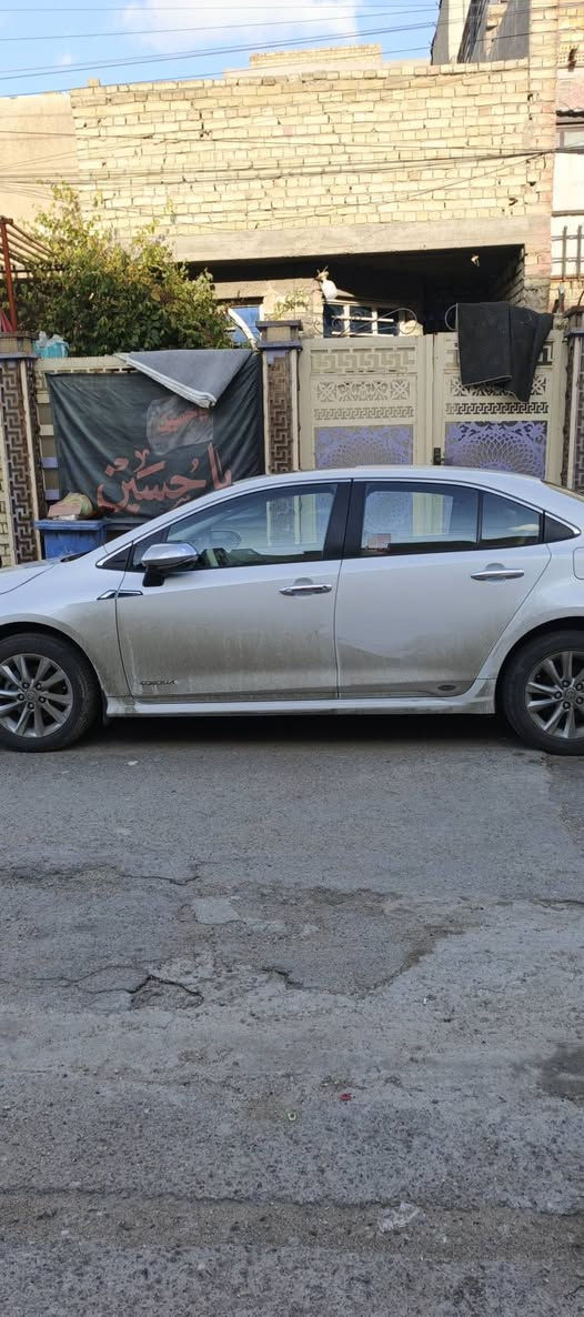 السلام عليكم 
كورلا ساز موديل 23رقم اربيل باسمي 
بيها بارد كلش قليل بلهلال الخلفي كد اربع اصابع والباقي مكفول 
السعر 177وبيها مجال 
العنوان بغداد الدورة ***********
اعتذر السياره تكرمون وسخه  بسبب المطر
