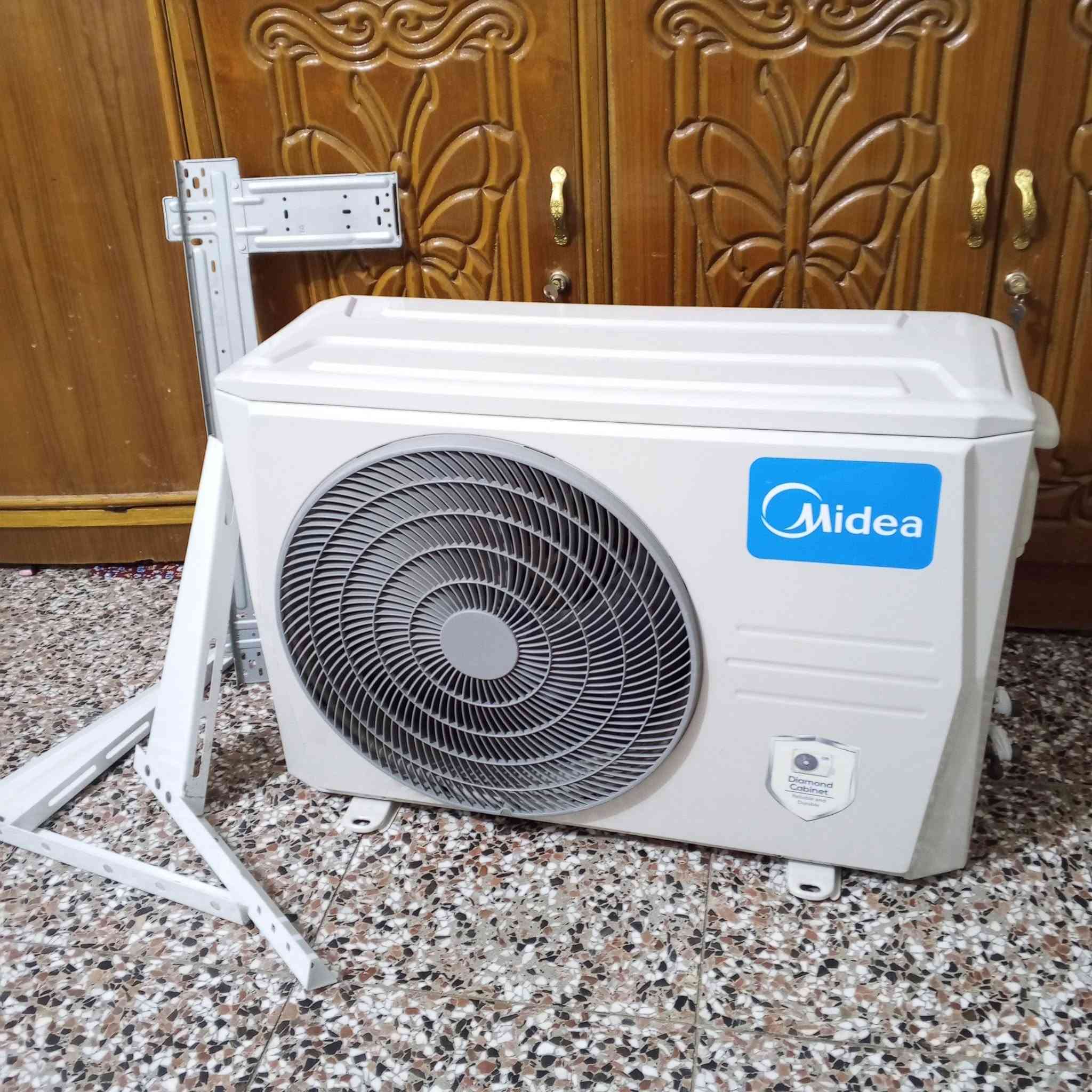 عندي سبلت ماركة ميديا Midea (انفيرتر) بلادي واحد طن يشتغل على المولد يسحب 4 امبير,جهاز نظافة95٪ مستعمل موسم واحد فقط ملحقاته كاملة تدفئة وتبريد ثلج غاز الشركة مقفول قفله ابو الصيانة سبب البيع جان عندي بالمحل جهاز شرط الشغل نظيف السعر 340 وبي مجال مستعجلين على بيعتة رقم الهاتف *********** مكاني كربلاء مامتواجدين على الفيس.
