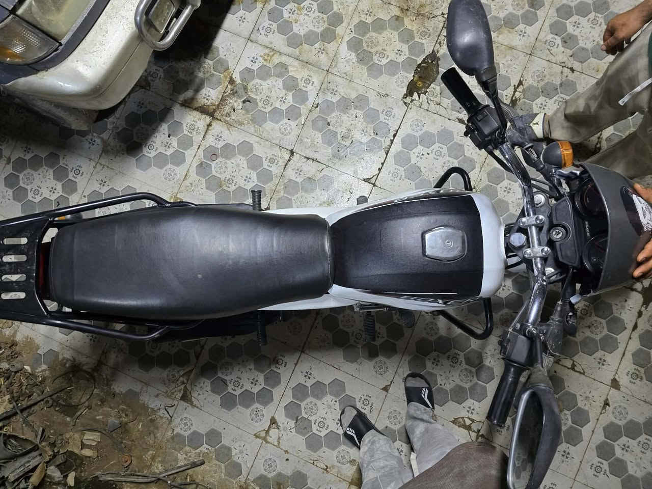 دراجه بوكسر موديل 22 دراجه خير من الله كامله بس زوج اشاير نقص وهاي كدامك نضافه السعر مليون و 100 وبيها مجال للشراي 
للاستفسار : ***********Hasan Hsen
