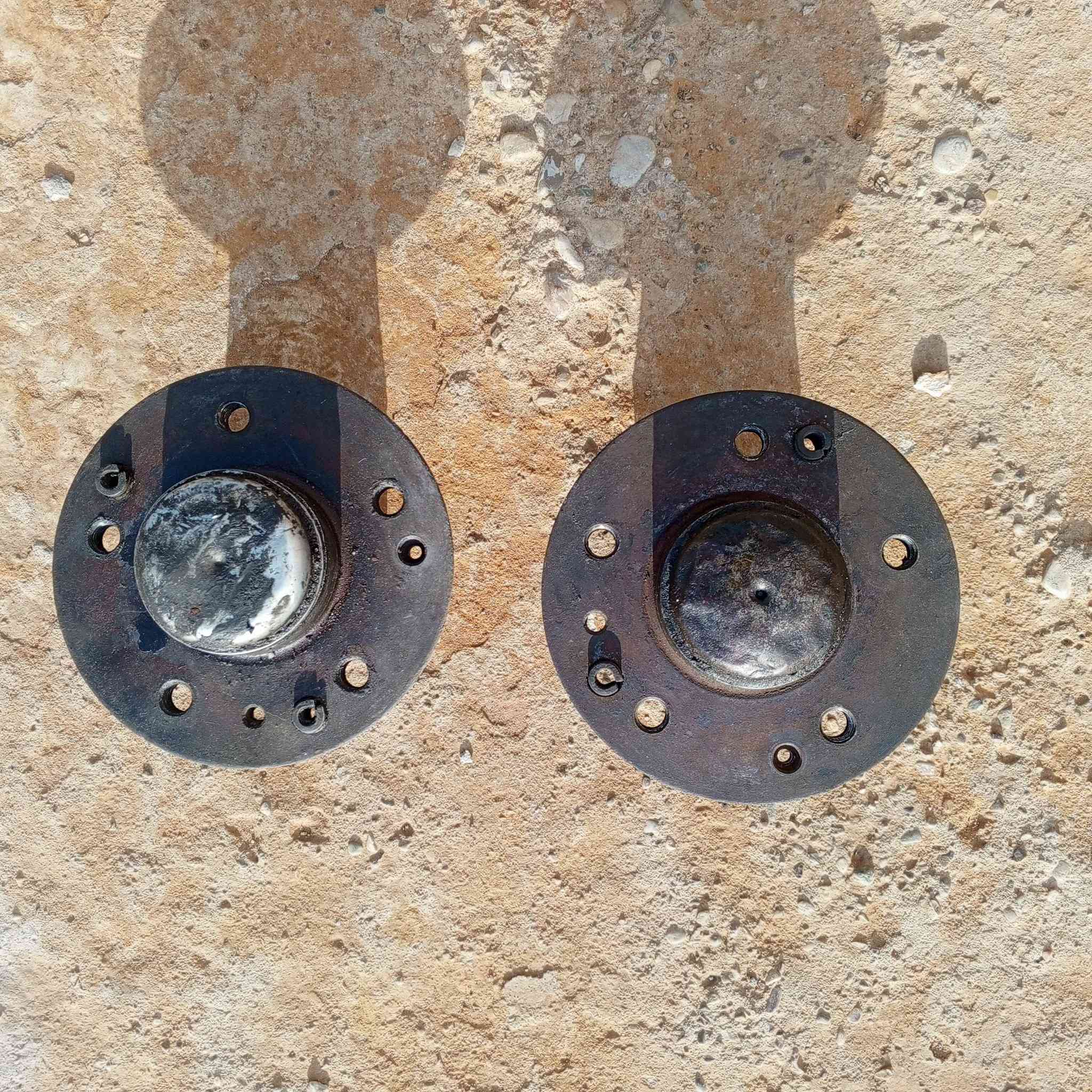 السلام علیکم
فج مال بریك خلفي افلنج مع كولبرینات مستعمل نضیف مسلس دب 300
***********
