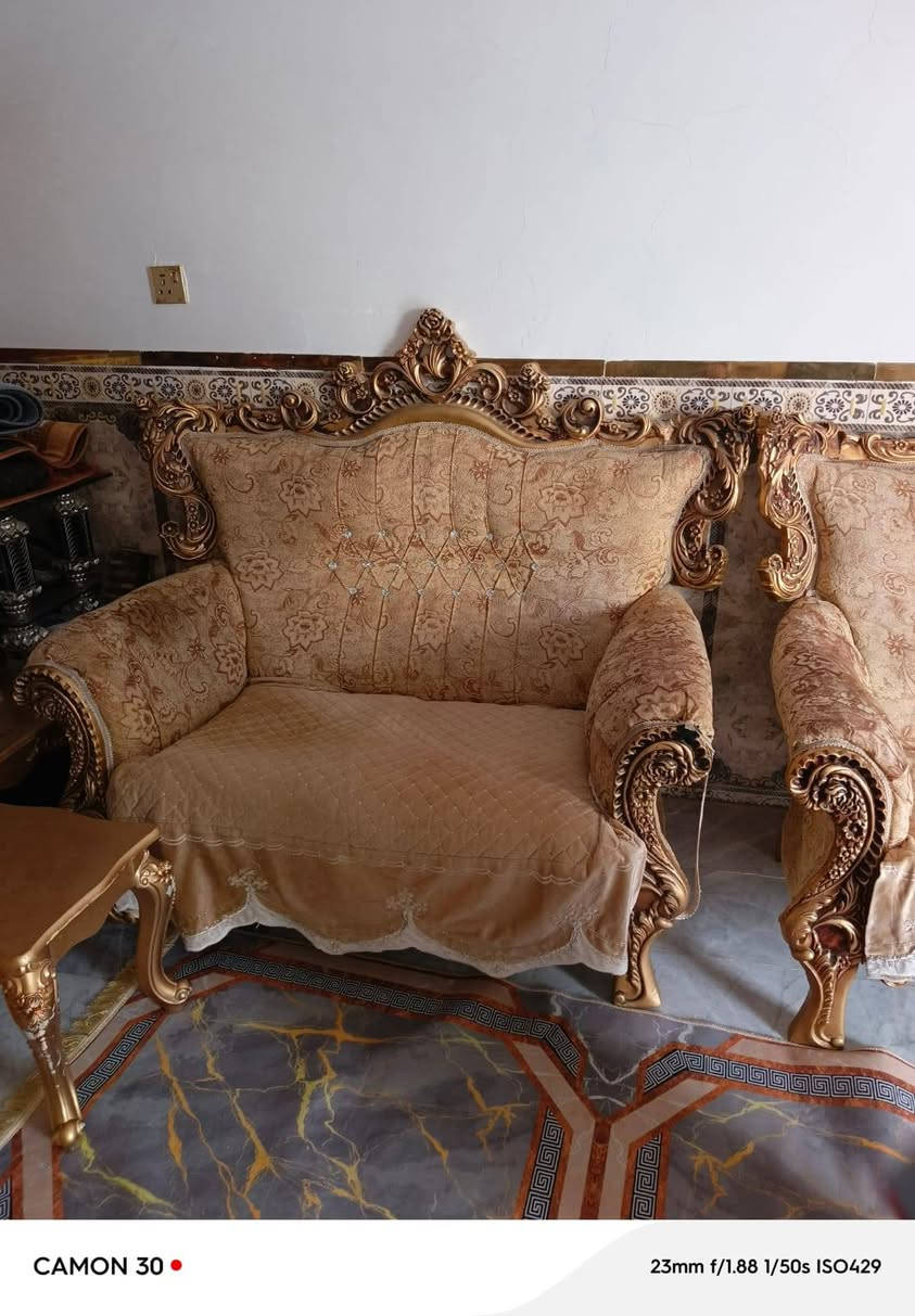 السلام عليكم
طخم ملكي مستخدم نظيف للبيع 
عدد المقاعد 10 مع طبلات 2 حجم صغير و 
1 كبير 
للاستفسار الاتصال على الرقم *********** 
مكلف بالنشر غير متواجد على الفيس
