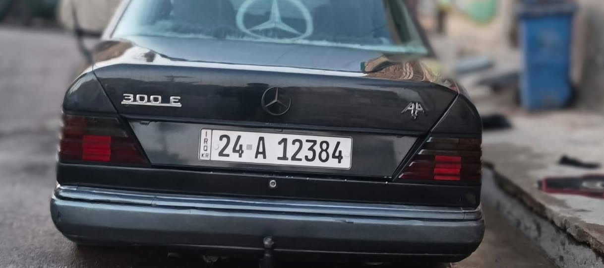 سلام عليكم مرسدس موديل1992 مكينة ففتي 3000جديد غرفة جديدة سيارة جديدة معنة كلمة فقط نقص فريز تبريد و منظومة كالمة تبريد شغالة رقم دهوك سنوية تنتهي 2031 وهز مالتها جديدة سعر 49 بيها مجال بسيط بيع مستعجل مكان بغداد العبيدي حي رائاسة ***********
