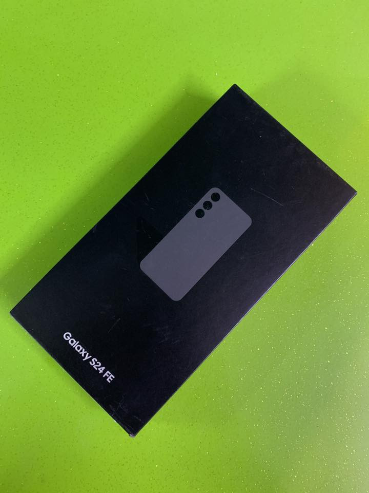السلام عليكم 

Galaxy s24 fe
بعده بلك الشركه ممفتوح الكارتونه 
النسخه العالميه 
نسخه برطانيه 🇬🇧 uk
ذاكره 128 
رام 8 
خطين + شريحه الكترونيه 
عربي اصلي 
ڤيتنامي 
اللون الاسود 
تجي تاخذه من البيت 
ماعدي توصيل 
مكاني بغداد شهداء البياع
واي استفسار ع السعر 
راسلني وات ساب 
***********
