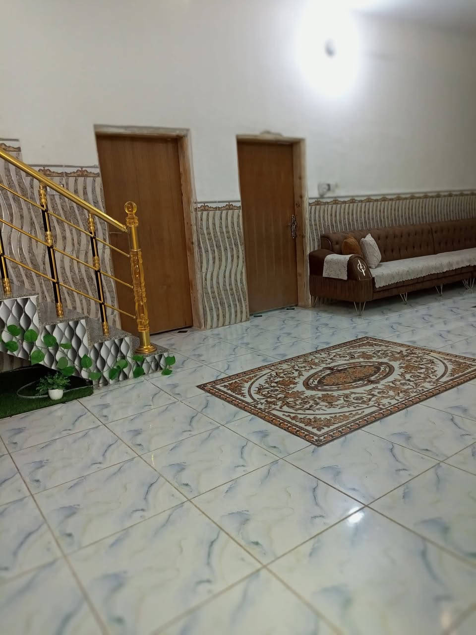 بيت للبيع زراعي مساحته ٤٠٠متر يتكون من ٣غرف وصاله واستقبال ومطبخ وصحيات مكانه قريب على جسر البدعه للاستفسار الاتصال على الرقم التالي ***********
