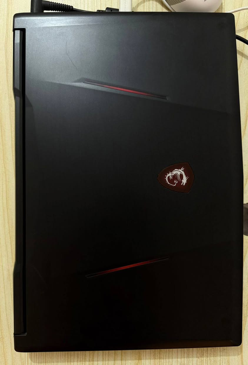 🔥 للبيع | MSI GL63 9SDK Gaming Laptop 🔥
السعر 850الف قابل للتفاوض
إذا تبحث عن لابتوب قوي للألعاب، المونتاج، التصميم أو البرمجة فهذا الجهاز يوفر لك أداءً احترافياً وسرعة عالية بفضل المعالج القوي الرام الكبير وكرت الشاشة المنفصل.
💻 المواصفات:
🔹 الموديل: MSI GL63 9SDK
🧠 المعالج (CPU): Intel® Core™ i7-9750H – الجيل التاسع ✅ 6 أنوية / 12 مسار ✅ Turbo Boost حتى 4.50GHz
🎮 كرت الشاشة (GPU): NVIDIA GeForce GTX 1660 Ti ✅ ذاكرة 6GB GDDR6 منفصلة ✅ يشغل الألعاب الحديثة وبرامج المونتاج والتصميم بكفاءة عالية.
🚀 الرام (RAM): 32GB DDR4 ✅ مناسب لتعدد المهام وتشغيل البرامج الثقيلة بدون أي بطء.
💾 التخزين (SSD): 1TB NVMe SSD ✅ سرعة إقلاع وتشغيل استثنائية مع مساحة كبيرة للألعاب والملفات.
🖥 الشاشة: 15.6 إنج Full HD (1920×1080)
⌨ الكيبورد: SteelSeries Gaming Keyboard بإضاءة احترافية.
❄ التبريد: MSI Cooler Boost تبريد قوي يحافظ على الأداء أثناء جلسات اللعب الطويلة.
🪟 نظام التشغيل: Windows 11 Pro أصلي ومفعّل.
✅ مناسب لـ:
🎮 تشغيل ألعاب مثل: GTA V - Red Dead Redemption 2 - Call of Duty - PUBG - FIFA - Forza Horizon وغيرها.
🎬 المونتاج باستخدام: Adobe Premiere Pro After Effects DaVinci Resolve
🎨 التصميم الهندسي والجرافيك: AutoCAD 3Ds Max Photoshop Illustrator
💻 البرمجة وتطوير التطبيقات وتشغيل الآلات الافتراضية (Virtual Machines).
⭐ مميزات الجهاز:
✔ حالة ممتازة وجاهز للاستخدام. ✔ أداء سريع جداً . ✔ رام 32GB وترقية احترافية. ✔ SSD NVMe بسعة 1TB. ✔ كرت شاشة GTX 1660 Ti 6GB. ✔ كيبورد SteelSeries بإضاءة مميزة. ✔ نظام تبريد MSI الاحترافي. ✔ مناسب للدراسة، العمل، والألعاب الثقيلة.
السعر 850 الف قابل للتفاوض
🌹 رزق الله البائع والمشتري
 واللي مو من نصيبه... الله يرزقه بالأفضل.


**إذا كنت صاحب هذا الإعلان وتريد حذفه لأي سبب، رجاءا أرسل رسالة إلى الدعم الفني**