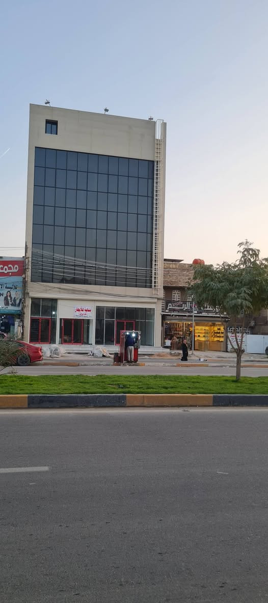 السلام عليكم 
عمارة زيرو موقع مميز للايجار 
تتكون من ٤ طوابق بمساحة ٢٥٠ متر لكل طابق 
نظام قاعات 
تحتوي ع مصعد كبير ومنظومة دفاع مدني متكاملة ومجهزة بكامرات مراقبة 
وبيتونة بمساحة نصف طابق 
تؤجر كبناية كاملة او طوابق منفصلة 
الموقع بغداد الزعفرانية الاربع شوارع
للاستفسار اكثر الاتصال على الرقم 
***********
