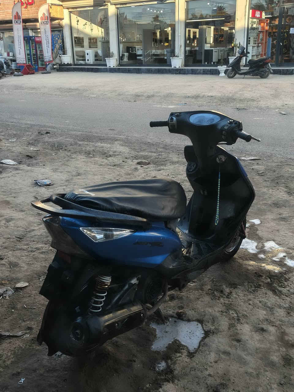 سلام عليكم ثعلب للبيع الدراجه كاعده وحلوه نقصها اشاير اماميه شلعه ومعدل نوزل مو كابريتر يعني اقوه بريكات ب المكان سلف شغال بس باتري تعبان نص نكره هندر  مكاني بغداد الكاضميه رقمي*********** سعر مناسب خابر وتدلل
