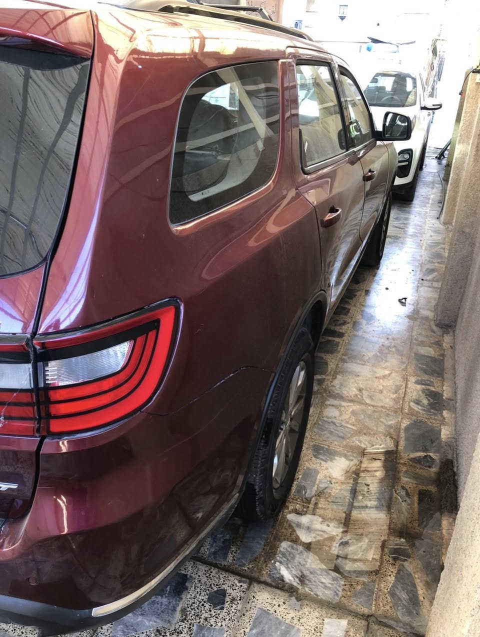 السلام عليكم  
دورنكو 2018 للبيع او مراوس 
وارد امريكي ماشية 67 الف ميل
مواصفتها SXT 
مكينه 3600 كير 8 نمر كشنات مخمل شاشة كبيره 7 راكب ثلاث قطع تبريد تثبيت سرعه اوتو ستارت تحكمات ستيرن
ضررها 4 قطع خلفية
السياره جاهزه وحلوه مابيه نقص
رايدها/ 225 ورقة وبيها مجال
مكاني بغداد الغدير ساحة ميسلون
متواجد واتساب ***********
