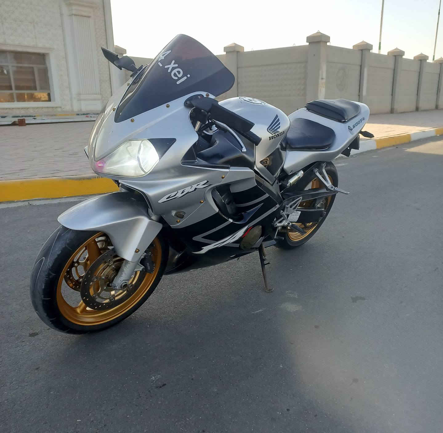 السلام عليكم.
افوراي للبيع رقم مثنى  الدراجه سبانه ما ممدود على مكينتها
ونوزل مو كابريتر ومعروف النوزل بنشاطه 
مابيها اي نقص وعليها ادامه دهن وفلتر ومي وباتري صالنصتها موجوده كاتم ودبل مرايات وياها 
مكاني كربلاء 
 السعر 38 
***********
