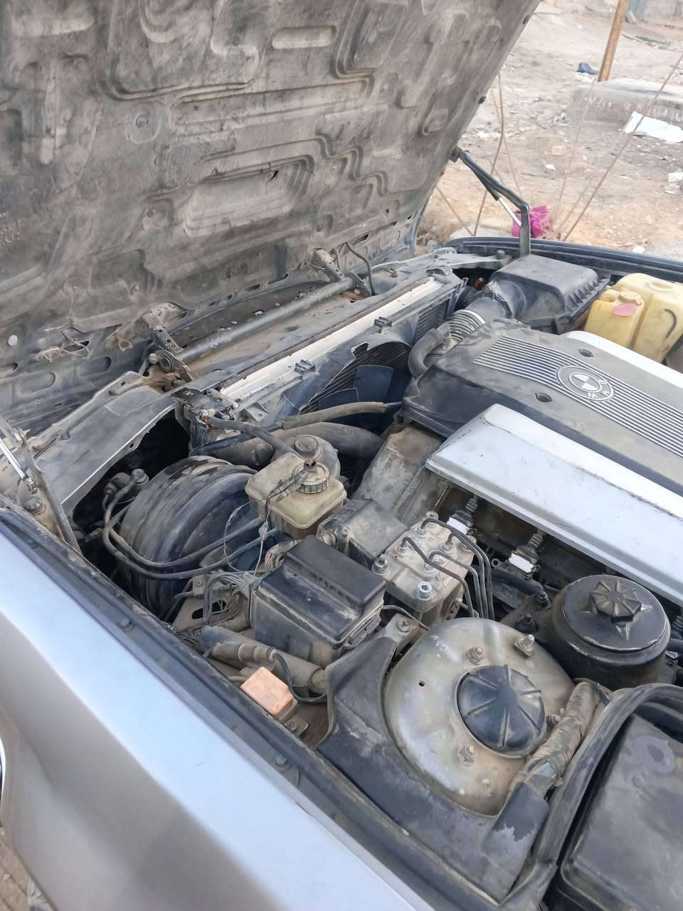 موديل 1992 رقم بغداد دولي بسمي لل 28 حجم 740 مكينه 8 كير تمساح  مكينه كير خير من الله غرفه جلد اسود كشنات كهرباء السياره جاهزه من كلشي حداديه 80 بلميه تخم تأثير ويل خليه مصبوغه عام بدون ضربه فتحه سلايت شغاله كهربائيات كله شغاله مكاني كربلاء طوريج الحولي 
السعر 57 وبيها جال للشراي 
***********
***********
