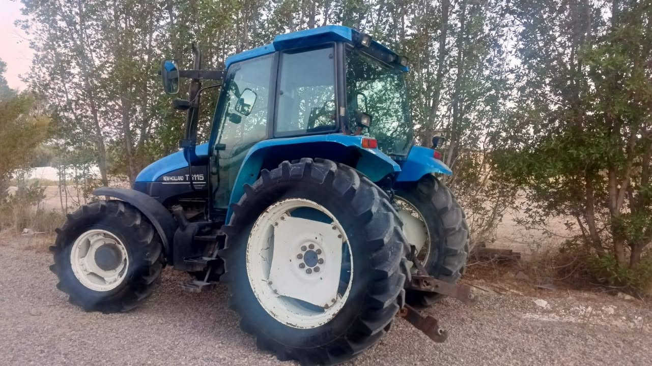 السلام عليكم 
دكتر للبيع TS115
موديل ٩٩ نص اتو ماتيك
نيوهولند إيطالي اصلي 
سنويه +رقم دولي جديد 
هزه وفحص جديده 
بأسمي مكان المكينه بغداد تاجي
السعر120$ ورقه وبي مجال قليل 
***********تصال ***********وتساب ***********وتساب

