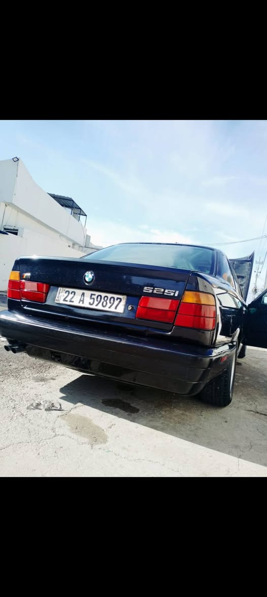 سلام عليكم للبيع BMW موديل ١٩٩١ ألماني السياره ٥٢٥ بلاد  محرك عدل كبس هزه وسنويه جديده لحد ٢٠٣٠ وبيها دفتر بانزين مابي اي ظرر صبع عام جماليه  رقم اربيل  السياره باسمي السعر  ٧٠$ وبيها مجال قليل الشراي يخابر عالرقم  ***********
