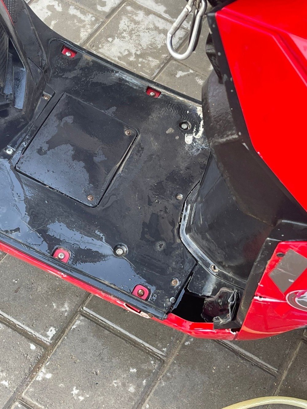 السلام عليكم من رخصه الادمن
شبابنه الطيبه دراجه شحن للبيع نوع سكنس ماتركس دراجه وكاله

المواصفات 📍
بطاريات دبل عدد 6
نضام p بارك🅿️
نضام R بك ( رجوع الى الخلف) 
الملف 1500w
بصمه قفل/فتح + تشغيل عن بعد ⚡️
حساس بريك 🛑
شاشه تاب 💻تعرضلك العطل في الشاشه 
كهربائيات كله شغال⚡️ لايتات عالي ناصي اشاير هورن كله كفاله
الدراجه مابيها اي نقص شغل واطلع 
بريكات شغالات فقط البريك الامامي يرادله زيت ب الف دينار
البريكات دسكات 
دبلات عدد4  ثنين بالامام وثنين بالخلف 
السعر ٥٥٠ الف راسلني او اتصل على 🔚*********** 
دراجه مرتبه ومابيها اي نقص شغل واطلع