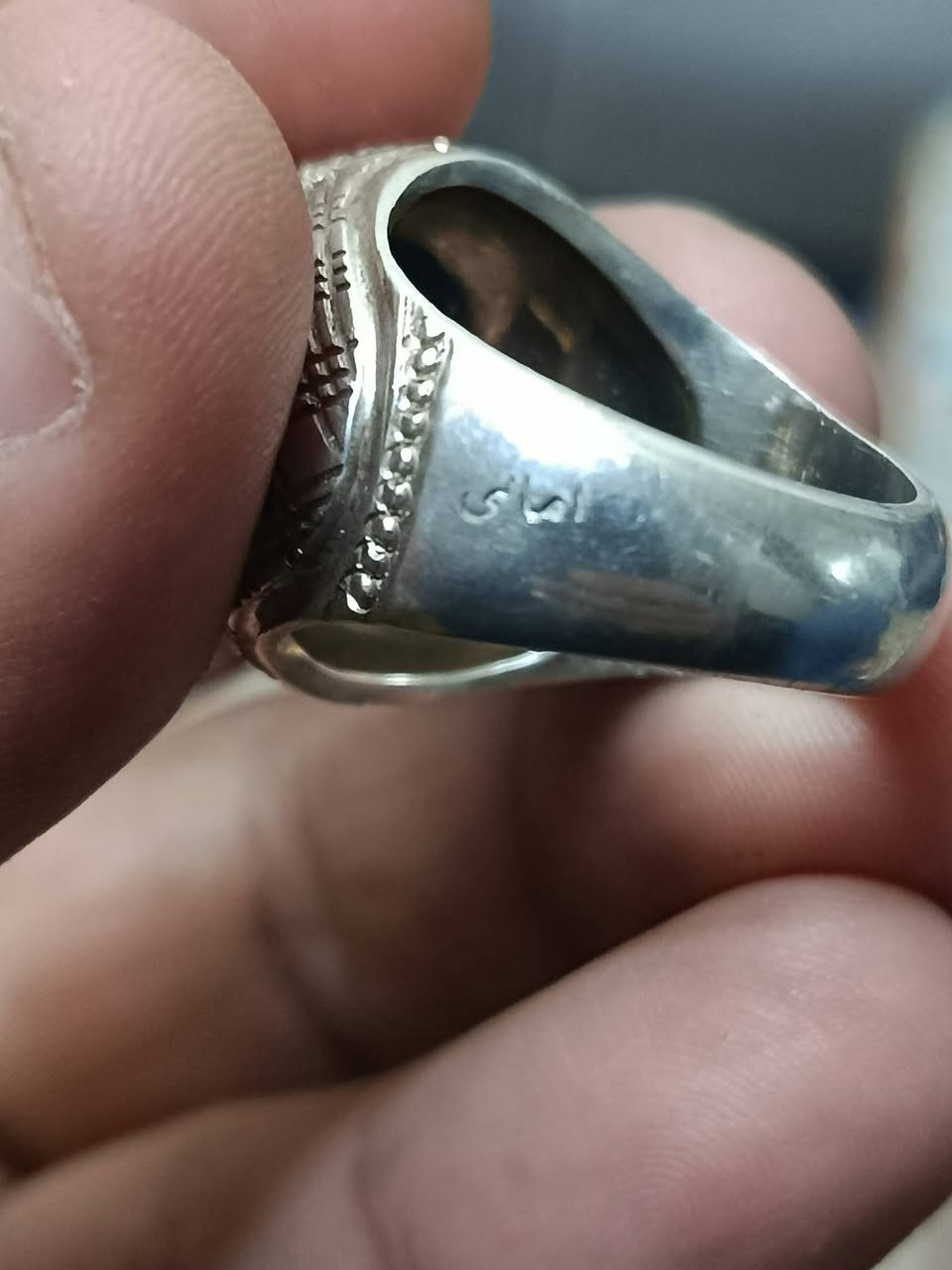 زفير افريقي   حجره خشنه  صياغه جديده الاماني   مختوم صياغه ثقيله
قياس 23 
السعر 90 الف 
الامين الثانيه
***********
