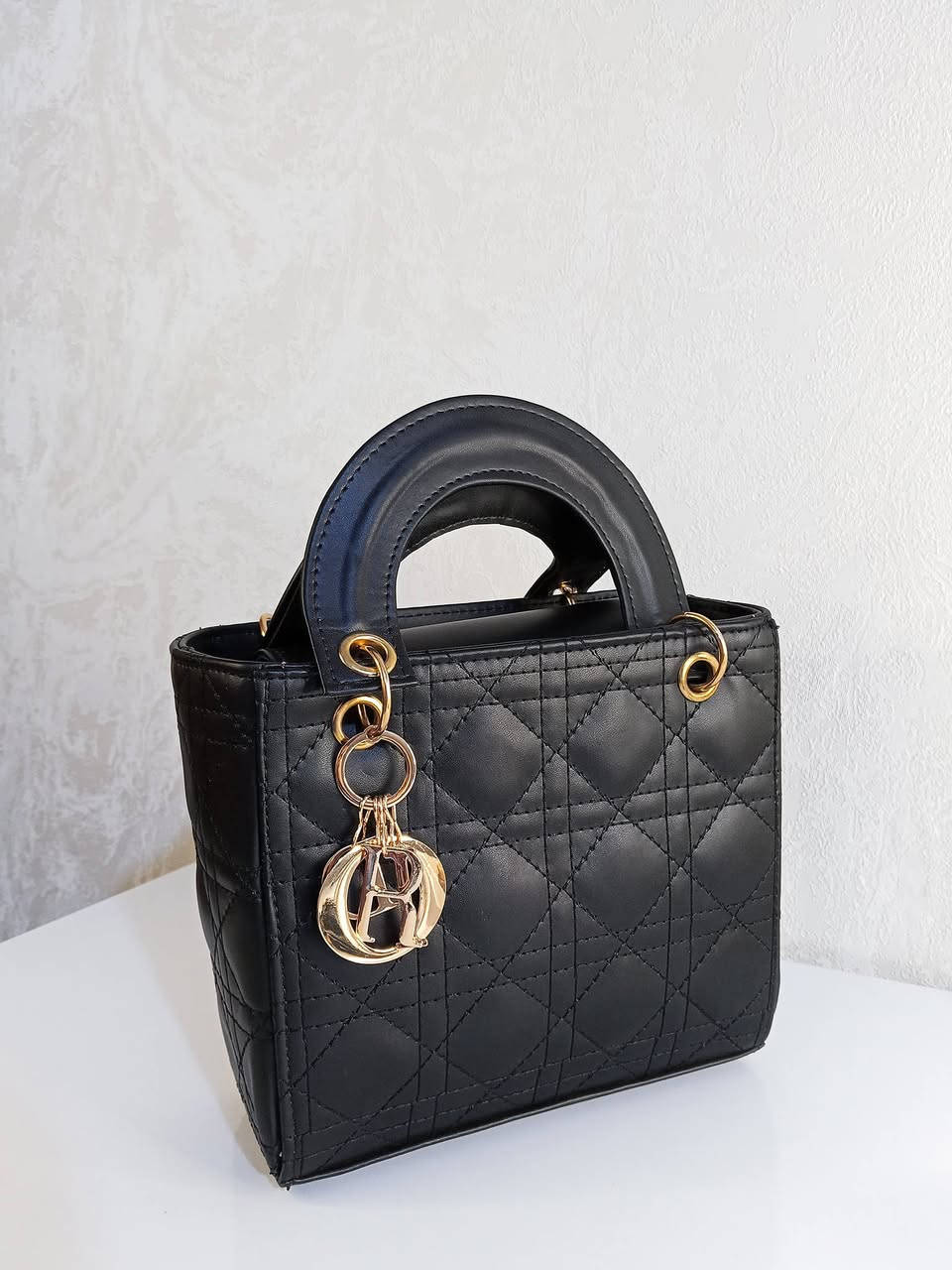 جنطة Dior بتصميم راقي وفخم ✨
كوالتي عالي،تناسب كل الأطلالات اليومية والرسمية ✨🤎
متوفرة ب4 الوان فقط✔️

القياس (20*20)
السعر  22 الف

للحجز دايركت📩
التوصيل لكل المحافظات 
*التصوير خاص بصفحتنا📷

#إكسبلور #اكسبلور_فولو #حقائب #جنط #فيسبوك
#viral #trending #explorepage #reels #mohitxgrowthh


**إذا كنت صاحب هذا الإعلان وتريد حذفه لأي سبب، رجاءا أرسل رسالة إلى الدعم الفني**