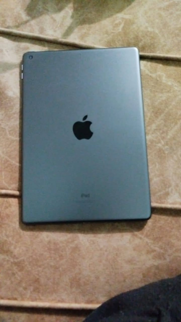 ايباد ٩ ذاكره ٢٥٦ كامل ملحقات سعر300 بي مجال ‏‪0772 726 8845‬‏
