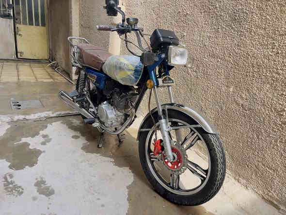 السلام عليكم
دراجه سيفان م24
محرك ما مفتوح شرط
دراجه خير من الله محرك200
اوراقها كامله دراجه كامله مابيها اي نقص 
مكاني دوره سعر 550
***********
