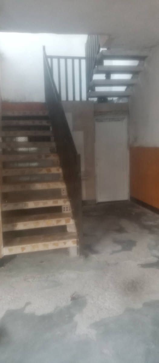 سلام عليكم بيت للبيع بحي تأميم             طابو صرف تحويل مباشر مساحه البيت 285متر يحتوي على غرفتين وصاله وستقبال حمام داخلي البيت كلش جبير 
سعر 120 وبي مجال يرهم يجار 
***********
