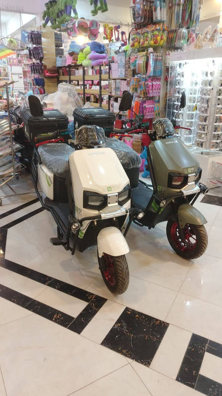 سلام عليكم ورحمة الله وبركاته مواطير شحن دبدوب جديد للبيع 
حجم ملف 2500W
عدد بطاريات 6
الاستفسار على الرقم *********** يتوفر واتساب
