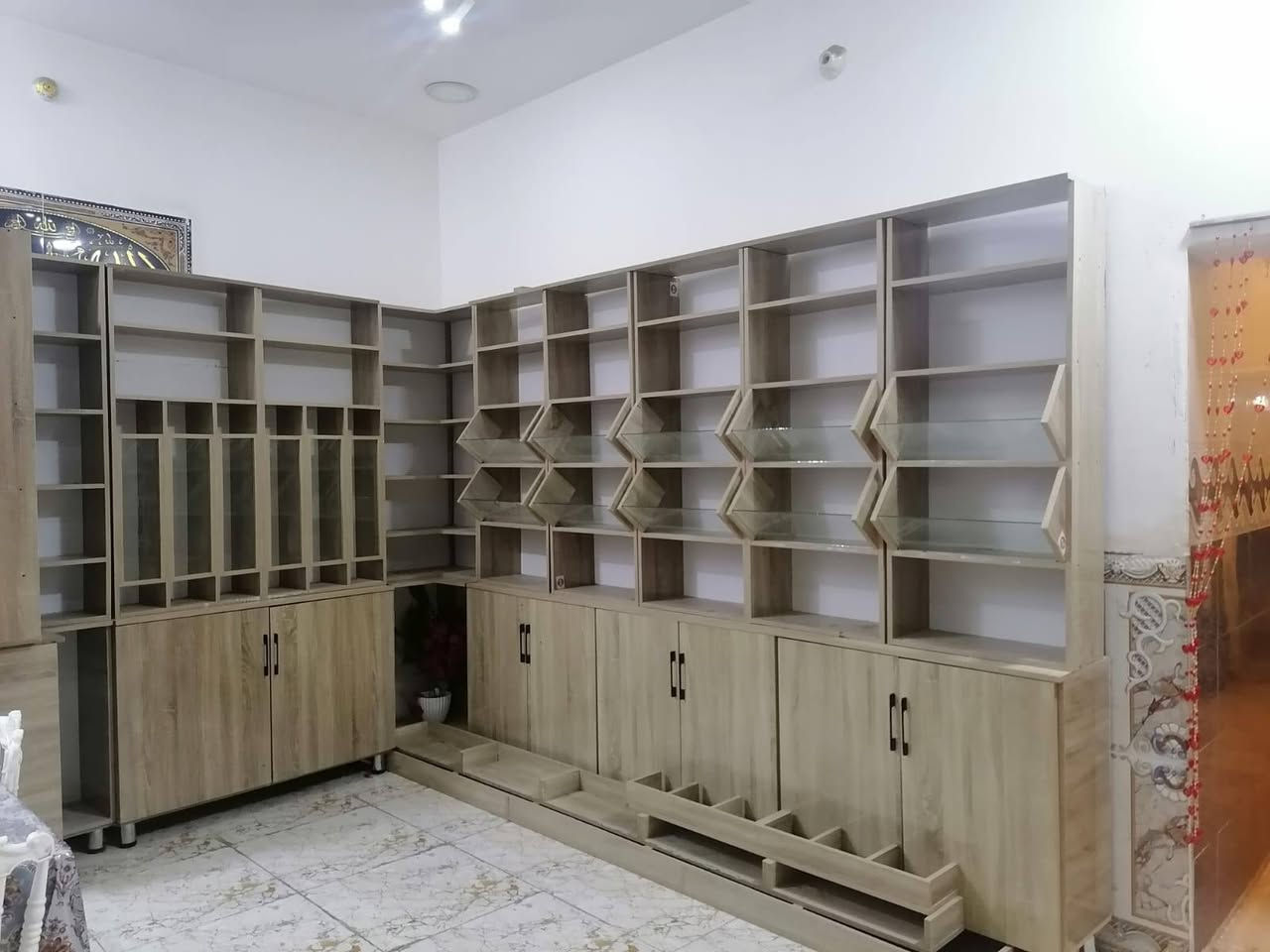 ديكور محل كرزات للبيع تركي ثقيل شرط + ميز خشب تسگام تركي + جام خانه مع ميز حديد
العنوان:  ذي قار قضاء الرفاعي


**إذا كنت صاحب هذا الإعلان وتريد حذفه لأي سبب، رجاءا أرسل رسالة إلى الدعم الفني**