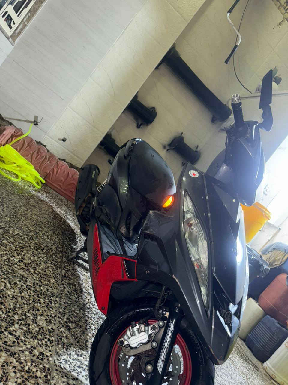 ...
سلام عليكم جيتي ار موديل 2016 كفاله عامه من التاير للتاير 
مكينه ناعمه 
شلعه معدل حلوه ك دراجه بلادي 
شاشه شغاله 
كلشي مناقصها ع اخر حبايه 
(ملاحظه فقط بدلت صدرها اي دبلاتها الاماميه اب زوج رياضي Dy)
مكانها بلديات 
السعر مليون و 200 وبيها مجال للطبيبن
الرقم (***********)
