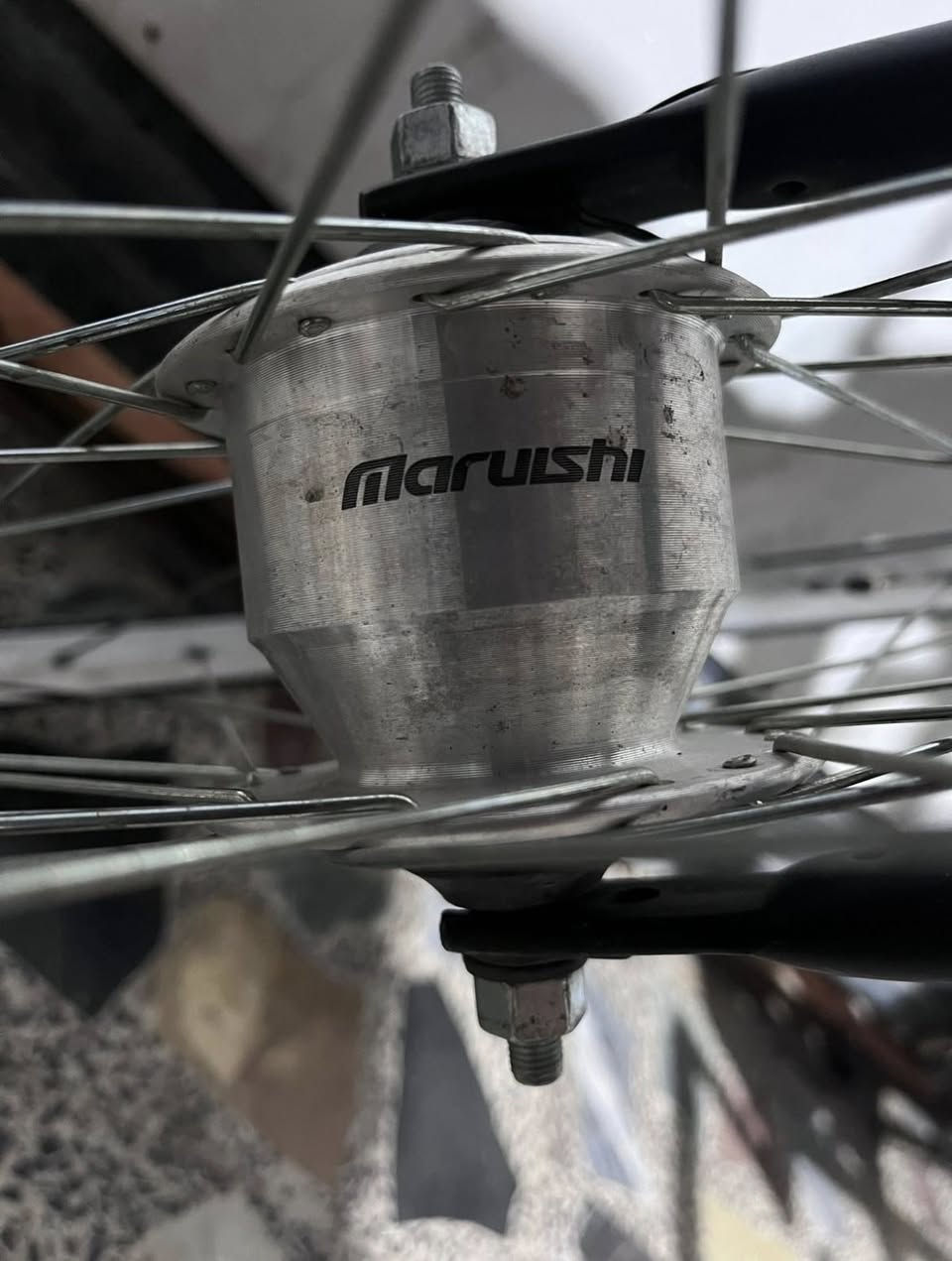 بايسكل ياباني للبيع فقط
شركة maruishi اليابانية
نوع APASCH 
حجم 27.5
حساس امامي من شركة maruishi 
بايدرات اصلية maruishi 
صينية زنجيل maruishi 
جاملغات امامية و خلفية 
ستاند جانبي 
مكان تكدر تخلي بيه سلة إذا تحب تشد له 
كير 6 سرعات خلفي 
جوب جدد 
صينية اصلية maruishi 
 اضافات :
قفل اصلي نسختين
ستاند موبايل يتحمل طسات و ثقل
عداد سرعة + مسافة + وقت + معدل السرعة و السرعة القصوى
اربع ملصقات بلادية يابانية + تحذيرات تدل على ان البايسكل مسجل باليابان 
مستخدم بالعراق قليل
السعر 150 الف 
الشراي يتفضل خاص او واتساب *********** 
مكاني الكرادة
