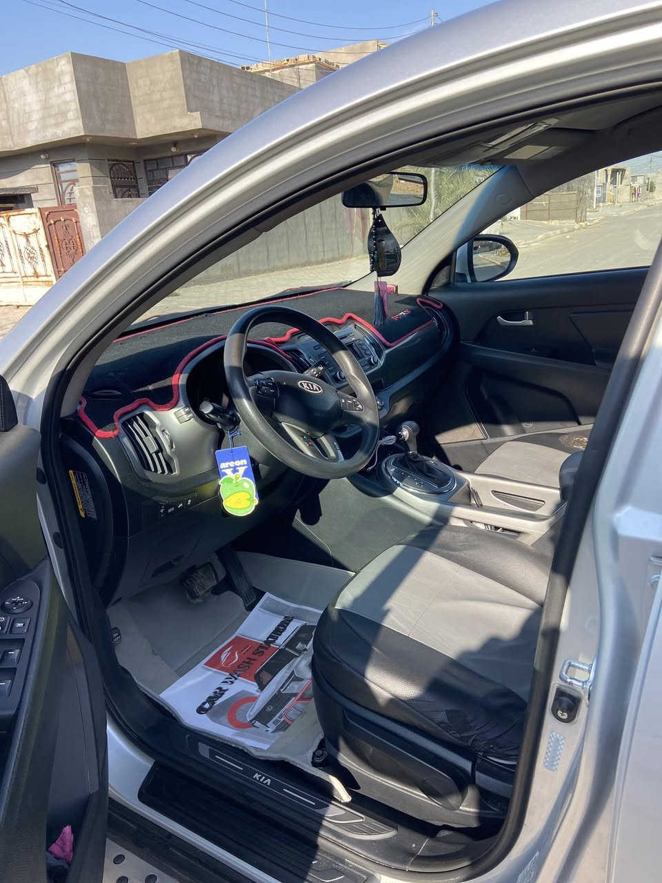 سبورتج 2015 مواصفات عاديه فورويل محرك2400  رقم بغداد وارد امريكي سونار منشور وصار بيه بارد بل جاملغ لخلفي شبرتقريبا السعر 147 وبيه مجال  رقم الهاتف***********
