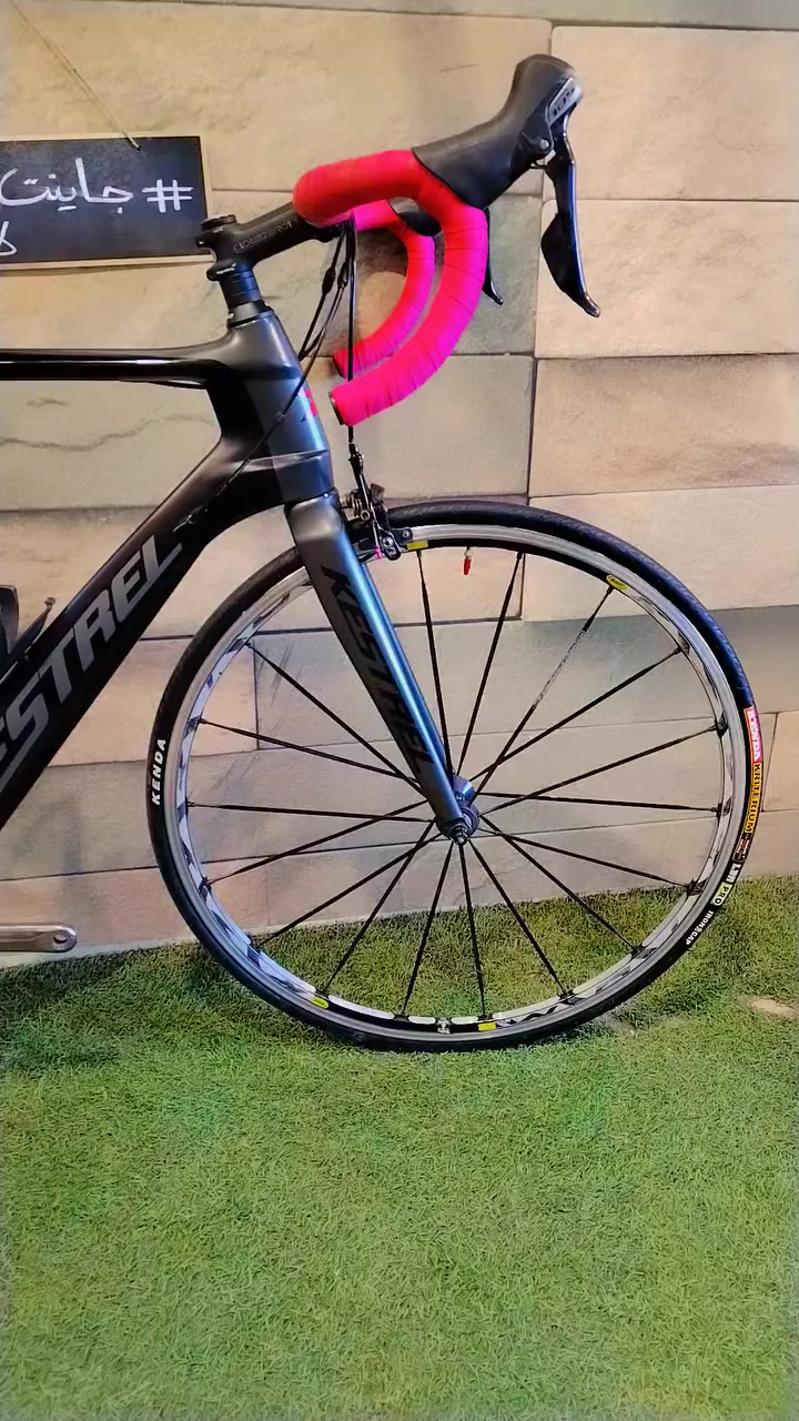 😎 ما شاء الله لاقوة الا بالله العلي العظيم 😎

👏 تم بعون الله وفضله وصول ضيف جديد 👇 👇 

®️ Kestrel Talon Carbon ✅الذئب الرمادي 🐺 🏁

🟢 ​إذا كنت تبحث عن دراجة تجمع بين خفة الوزن، السرعة الصاروخية، والتصميم الأيروديناميكي، فهذه الدراجة هي اختيارك الأمثل. الـ Kestrel Talon مصممة لتقليل مقاومة الهواء وتوفير أداء استثنائي على الطريق.

​⚙️ المواصفات الفنية:

🟣 ​الهيكل (Frame): كربون فايبر كامل (Full Carbon) بتصميم "Aero" لتقليل احتكاك الهواء. قياس 60cm

⚫ ​الموديل: Kestrel Talon.

🟤 ​نظام السرعات (Groupset): مزودة بمكونات عالية الجودة ( Shimano 105   ) لضمان سلاسة التنقل بين السرعات.

🟢 ​العجلات (Wheels): طوق ألمنيوم خفيف الوزن مع إطارات Kenda عالية الثبات. COSMIC MAVIC شيش كباب واطارات مرايا 

🔴 ​المقود (Handlebar): ملفوف بـ "Tape" وردي مميز لراحة اليد وإعطاء لمسة جمالية فريدة. Oval

🟠 ​الوزن: خفيفة جداً، مثالية للمرتفعات والسرعات العالية.

​✨ المميزات:

​✅ هندسة مزدوجة: تصلح لتكون دراجة طريق سريعة أو تحويلها لدراجة ترايثلون بسهولة.
✅ حالة ممتازة: الدراجة نظيفة جداً وجاهزة للانطلاق فوراً.
✅ ثبات عالي: تصميم الشوكة الأمامية والخلفية يمتص الاهتزازات لراحة أكبر في المسافات الطويلة.

#جاينت_تي_أر_لاتحتار #متجر_معتمد_منذ_2018
#نختصر_عليك_هم_التجربة_ونعطيك_قمة_الرفاهية
#خبرة_في_المجال_أكثر_من_10_سنوات
#غايتنا_خدمتكم_لأقصى_الحدود
#كل_ما_يحتاجة_الدراج_الهوائي_في_مكان_واحد
#اصنع_قصتك_مع_جاينت_تي_أر
#صيانه_احترافيه #اكسسوارات #ادوات_احتياطية #طلب_مسبق_خاص #فرق_دراجات 

®️ Giant T.R -  Bicycles and Accessories.. 🚴‍♂️

🔴العنوان : بغداد / نفق الشرطه / مقابل المشاتل / مجمع الدراجات الهوائيه  . 

🔴للأتصال و الاستفسار :  
*********** 📲
*********** 📲

🔴 توصيل : بغداد + المحافظات ( مركز + اطراف ) . 

لسنا الوحيدون ... لكننا بكم الأفضل ان شاء الله ♥️

🥇🥇🥇🥇🥇🥇🥇🥇🥇🥇🥇🥇🥇🥇🥇🥇
