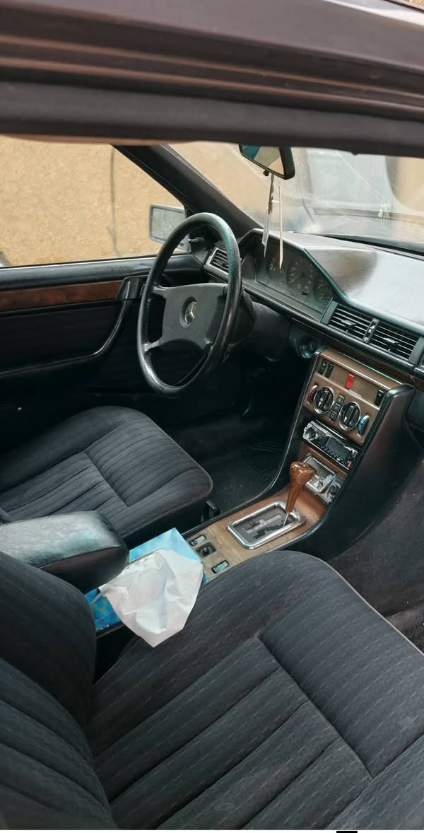 السلام وعليكم مارسدس دب موديل ٩٢ رقم بغداد باسمي
مكان ديالى بعقوبة محرك وكير بطه 3000
كلشي شغال بدون ضربه 
***********
