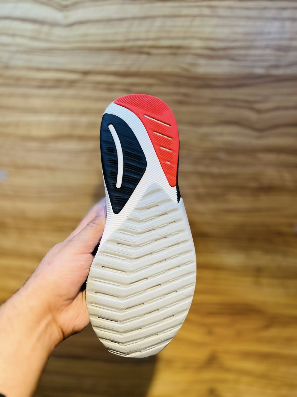 نيو بلنس باله اصلي 
قياس44.5
طول القدم28.5
النظافه 100.100
توصيل جميع المحافظات 
للحجز واتساب 
***********
