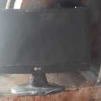 خلص الراتب ابيع باي سعر  حتة لو على الوزن كيس فحم قديم شاشات 2 شغالات ...