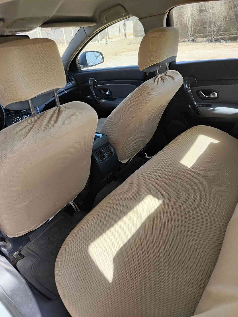 سلام عليكم
رينو سافران2012
سيارة حلوة ونضيفة 
بصمة 
تبريد قطعتين  
بعد بيها مواصفات  
رقم  ***********
العنوان الديوانية 
غير متواجد عل.فيس
السعر ٧٦ ورقة وبيه مجال علما السنوية ساقطة
