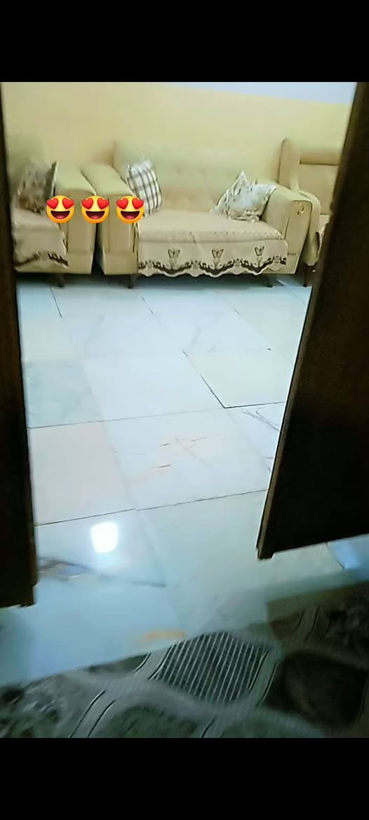 السلام عليكم عندي بيت للبيع المساحه 130 المكان نزلة سعد بيجو قرب موقف التكسيات عبر السكه القطار قريب على الشارع العام سند 25 للاستفسار *********** حلة, بابل
