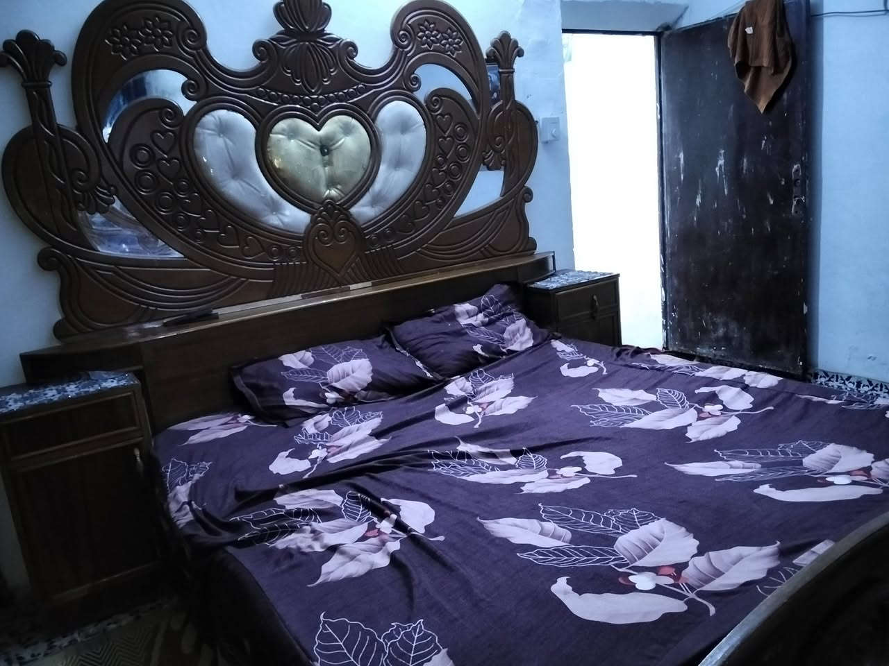 غرفة كاملة لبيع صاج نضيفة خمس بيبان مكان بغداد الحسينية مال الراشداية سعر 600 مجال قليل الهاتف ***********
