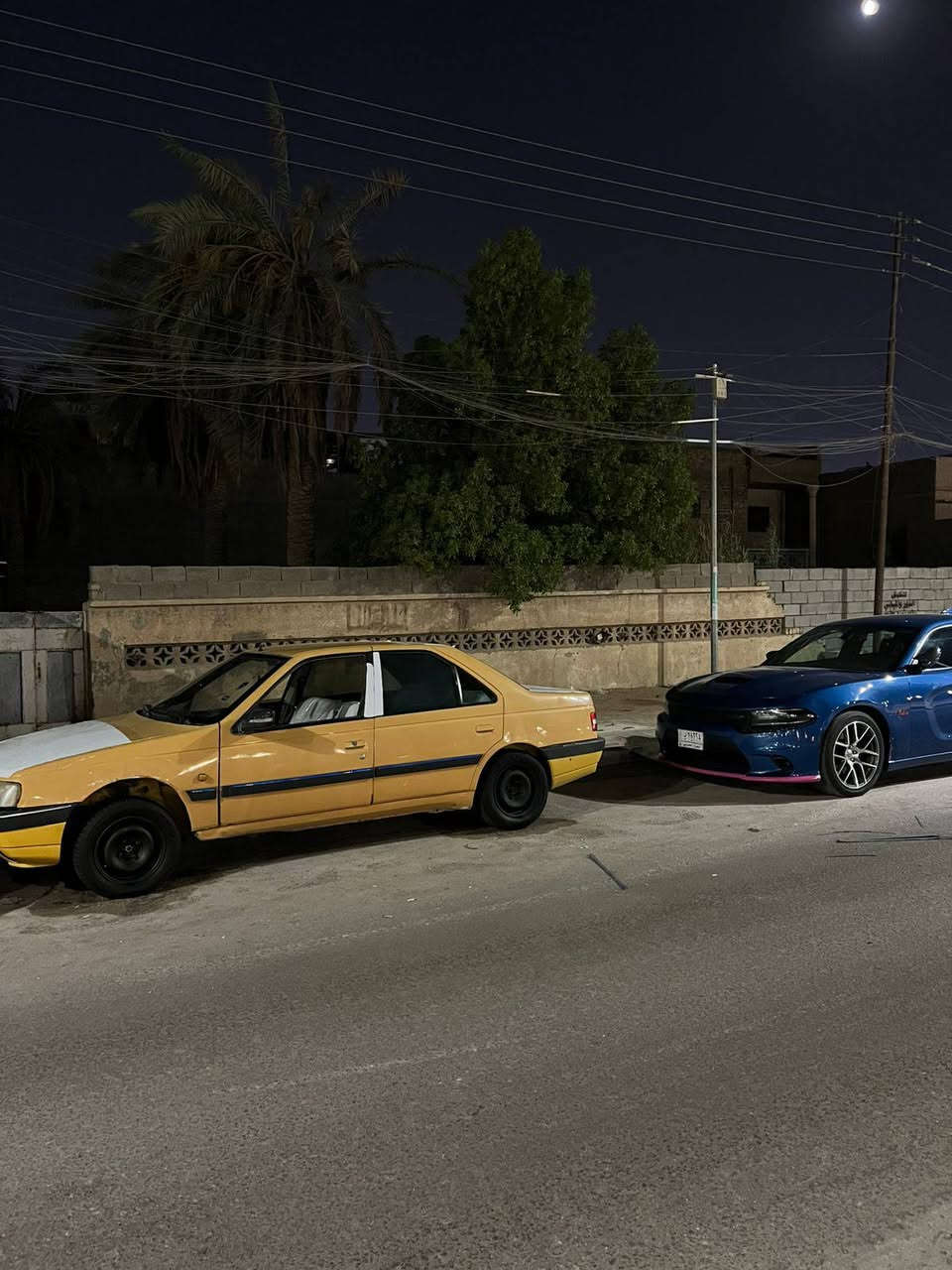 بيجو موديل 2012 سياره حلوه متوجها وماندل راعيها  كير محرك تبريد شغال حداديه زينه عنوان بصرة السعر 16
***********
